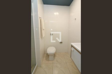 Banheiro de kitnet/studio para alugar com 1 quarto, 23m² em Praia de Belas, Porto Alegre