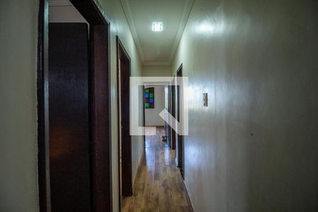 Corredor de casa para alugar com 4 quartos, 226m² em Minascaixa, Belo Horizonte