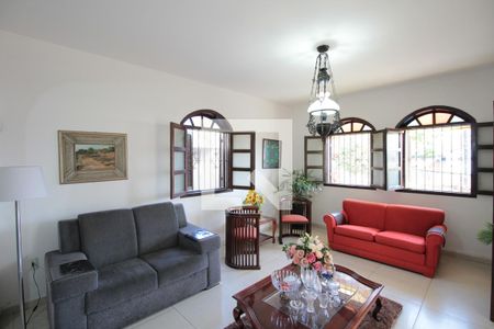 Sala de casa à venda com 4 quartos, 360m² em Copacabana, Belo Horizonte
