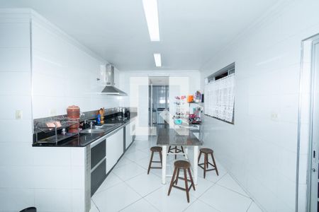 Casa à venda com 360m², 3 quartos e 3 vagas Casa à venda com 360m², 3 quartos e 3 vagasCozinha