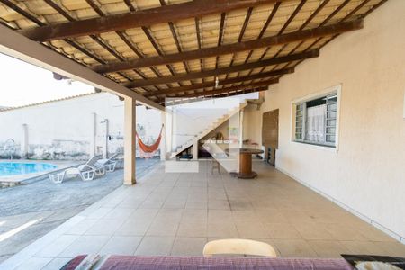Casa à venda com 360m², 3 quartos e 3 vagas Casa à venda com 360m², 3 quartos e 3 vagasVaranda