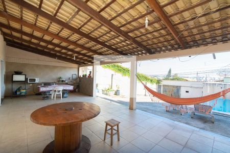 Casa à venda com 360m², 3 quartos e 3 vagas Casa à venda com 360m², 3 quartos e 3 vagasVaranda