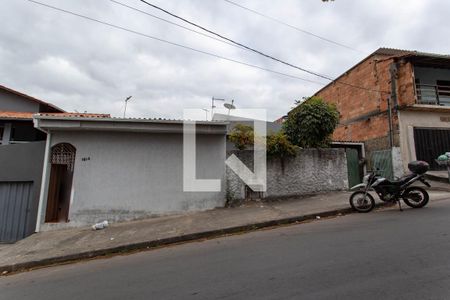 Casa para alugar com 500m², 6 quartos e 3 vagasFachada