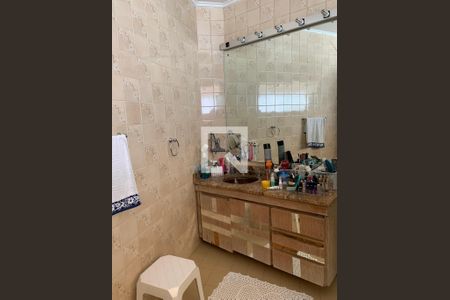 Casa para alugar com 492m², 3 quartos e 5 vagasBanheiro da Suíte 1