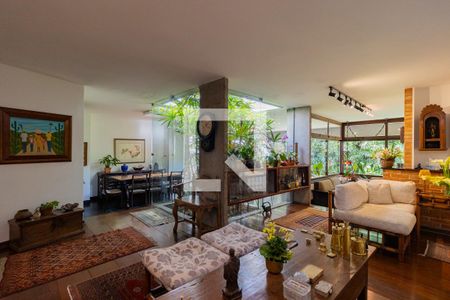 Sala de casa à venda com 5 quartos, 343m² em Jardim Leonor, São Paulo