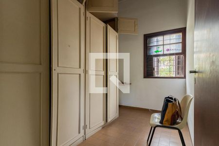 Casa à venda com 343m², 5 quartos e 4 vagasQuarto de Serviço