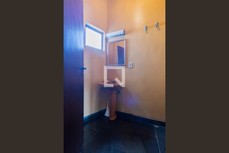 Casa à venda com 343m², 5 quartos e 4 vagasLavabo da Sala de TV