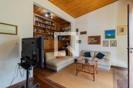 Casa à venda com 343m², 5 quartos e 4 vagasSala de TV