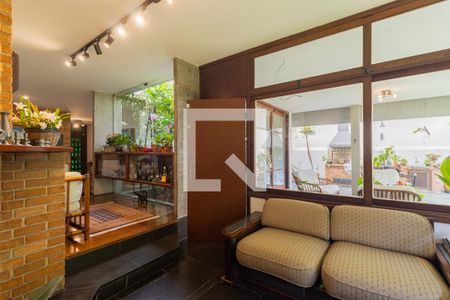 Sala de casa à venda com 5 quartos, 343m² em Jardim Leonor, São Paulo