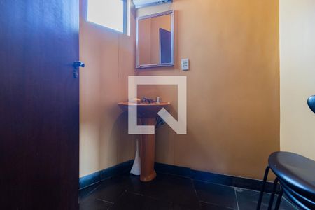 Casa à venda com 343m², 5 quartos e 4 vagasLavabo da Sala de TV