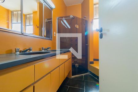 Casa à venda com 343m², 5 quartos e 4 vagasBanheiro da Suíte 1