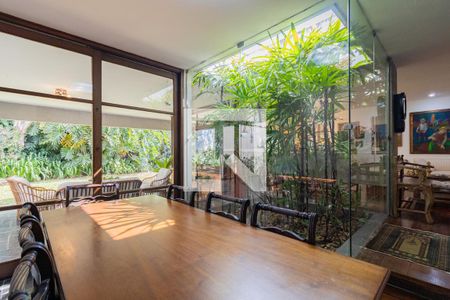 Casa à venda com 343m², 5 quartos e 4 vagasSala