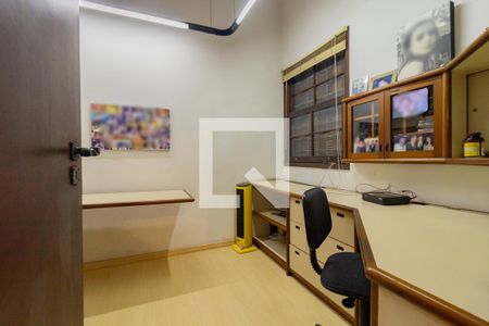 Casa à venda com 343m², 5 quartos e 4 vagasEscritório da Sala de TV