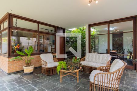 Casa à venda com 343m², 5 quartos e 4 vagasÁrea externa