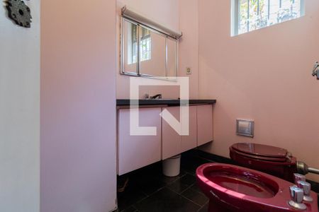 Casa à venda com 343m², 5 quartos e 4 vagasBanheiro da Suíte 4