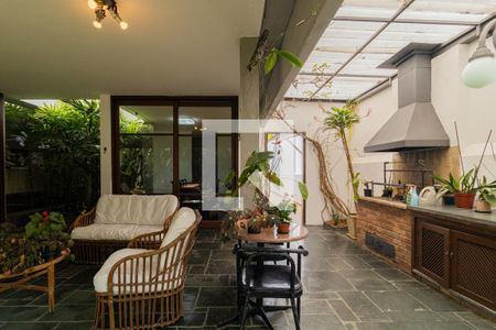 Casa à venda com 343m², 5 quartos e 4 vagasÁrea externa