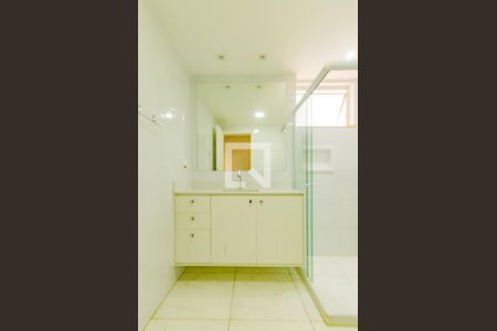 Apartamento para alugar com 133m², 3 quartos e 2 vagas Apartamento para alugar com 133m², 3 quartos e 2 vagasBanheiro Corredor
