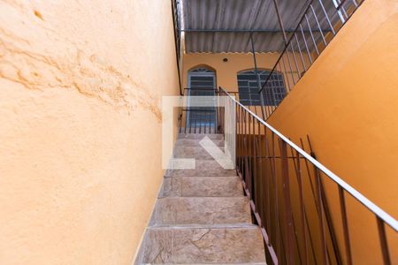 Entrada de casa para alugar com 1 quarto, 40m² em Parque Paineiras, São Paulo