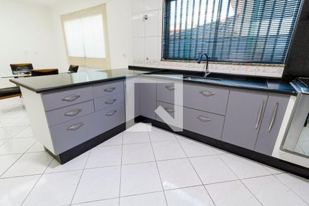 Casa à venda com 300m², 4 quartos e 4 vagasCozinha - Armários