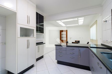 Casa à venda com 300m², 4 quartos e 4 vagasCozinha