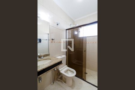 Casa à venda com 300m², 4 quartos e 4 vagasBanheiro da Suíte 2