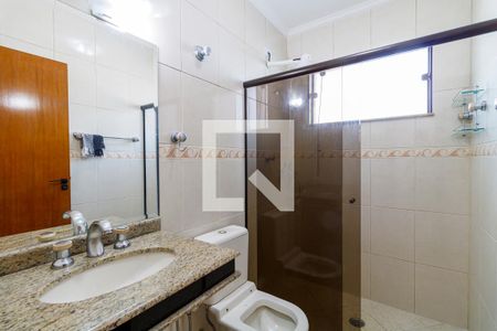 Casa à venda com 300m², 4 quartos e 4 vagasBanheiro da Suíte 2