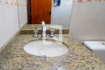 Casa à venda com 300m², 4 quartos e 4 vagasBanheiro da Suíte 2 - Torneira