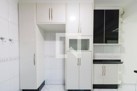 Casa à venda com 300m², 4 quartos e 4 vagasCozinha - Armários