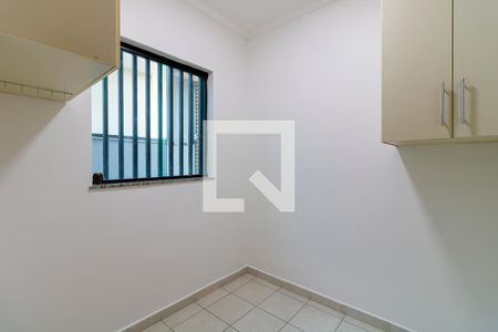 Casa à venda com 300m², 4 quartos e 4 vagasQuarto de Serviço