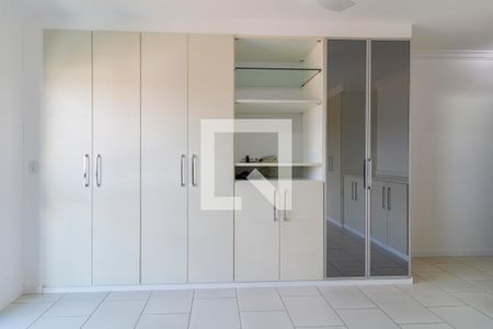 Casa à venda com 300m², 4 quartos e 4 vagasQuarto 2 - Armários