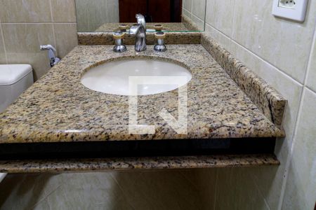 Casa à venda com 300m², 4 quartos e 4 vagasBanheiro da Suíte 3 - Torneira