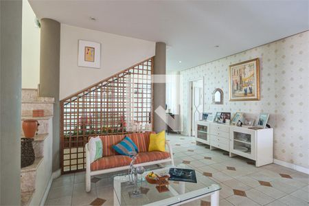 Casa à venda com 5 quartos, 672m² em Chácara Monte Alegre, São Paulo