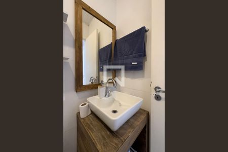 Casa de condomínio à venda com 117m², 2 quartos e 1 vagaBanheiro