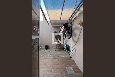 Casa de condomínio à venda com 117m², 2 quartos e 1 vagaQuintal