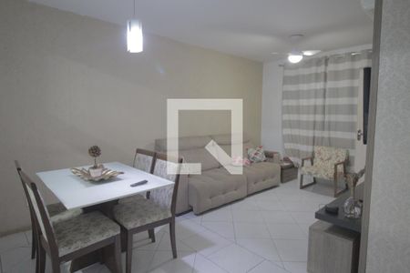 Sala de casa de condomínio à venda com 4 quartos, 88m² em Bairro Fátima, Canoas