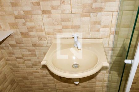 Casa à venda com 70m², 2 quartos e 1 vaga Casa à venda com 70m², 2 quartos e 1 vagaBanheiro da suite