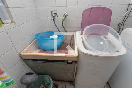 Casa à venda com 300m², 4 quartos e 2 vagas Casa à venda com 300m², 4 quartos e 2 vagasÁrea de serviço