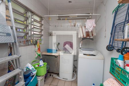 Casa à venda com 300m², 4 quartos e 2 vagas Casa à venda com 300m², 4 quartos e 2 vagasÁrea de serviço