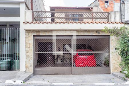 Casa à venda com 300m², 4 quartos e 2 vagas Casa à venda com 300m², 4 quartos e 2 vagasFachada