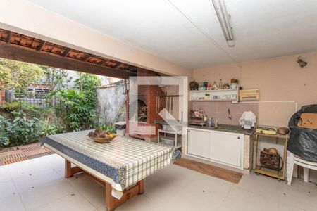 Casa à venda com 300m², 4 quartos e 2 vagas Casa à venda com 300m², 4 quartos e 2 vagasÁrea de lazer - churrasqueira