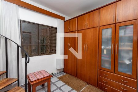 Casa à venda com 300m², 4 quartos e 2 vagas Casa à venda com 300m², 4 quartos e 2 vagasCloset