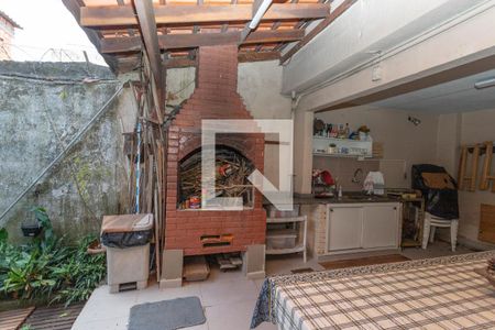 Casa à venda com 300m², 4 quartos e 2 vagas Casa à venda com 300m², 4 quartos e 2 vagasÁrea de lazer - churrasqueira