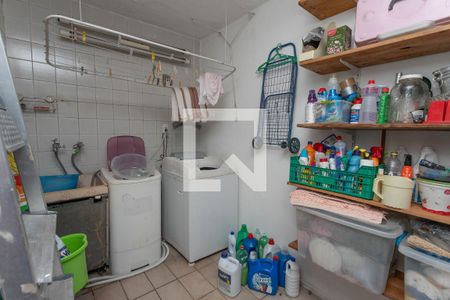 Casa à venda com 300m², 4 quartos e 2 vagas Casa à venda com 300m², 4 quartos e 2 vagasÁrea de serviço