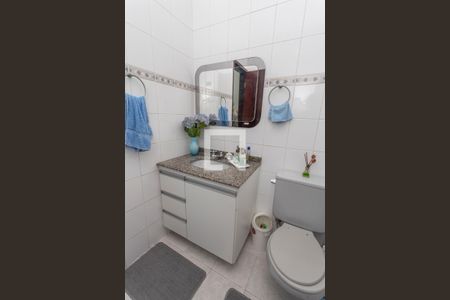 Casa à venda com 300m², 4 quartos e 2 vagas Casa à venda com 300m², 4 quartos e 2 vagasBanheiro 2