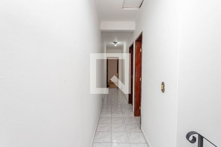 Casa à venda com 300m², 4 quartos e 2 vagas Casa à venda com 300m², 4 quartos e 2 vagasCorredor