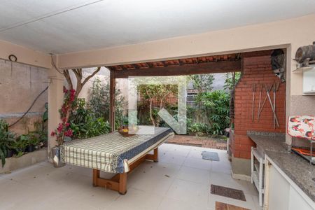 Casa à venda com 300m², 4 quartos e 2 vagas Casa à venda com 300m², 4 quartos e 2 vagasÁrea de lazer - churrasqueira