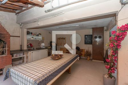 Casa à venda com 300m², 4 quartos e 2 vagas Casa à venda com 300m², 4 quartos e 2 vagasÁrea de lazer - churrasqueira