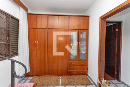 Casa à venda com 300m², 4 quartos e 2 vagas Casa à venda com 300m², 4 quartos e 2 vagasCloset