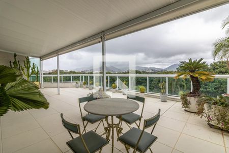 Apartamento à venda com 340m², 3 quartos e 4 vagasVaranda