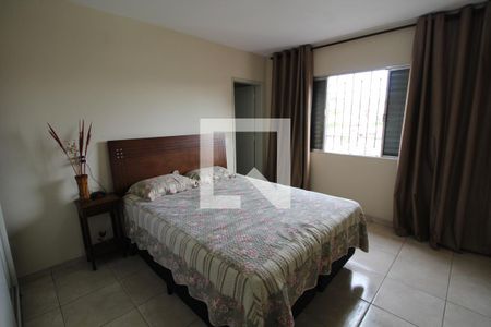 Suíte de casa à venda com 6 quartos, 261m² em Vila Antonieta, São Paulo